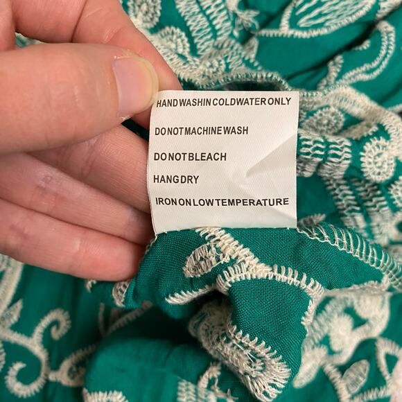 Solitaire Boho Emerald Green Embroidered Floral Cold Shoulder Top Size M Boho‎ - Picture 9 of 9